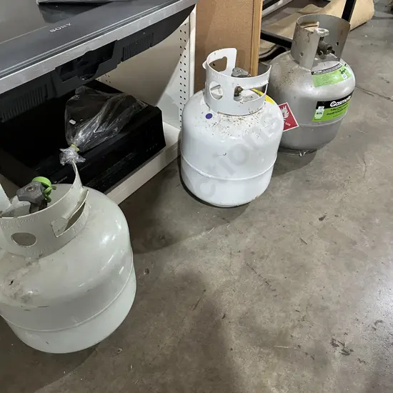 3x gas bottles ( 2 heavy )