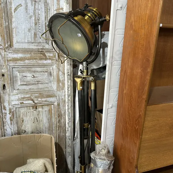 Large tripod lamp with extra set of legs (needs new bulb)