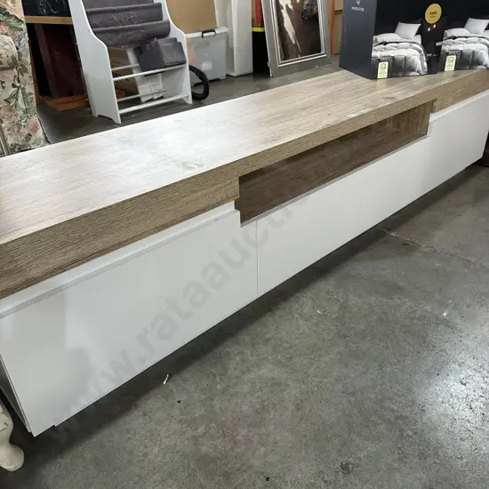 Console plus foot rest and tray