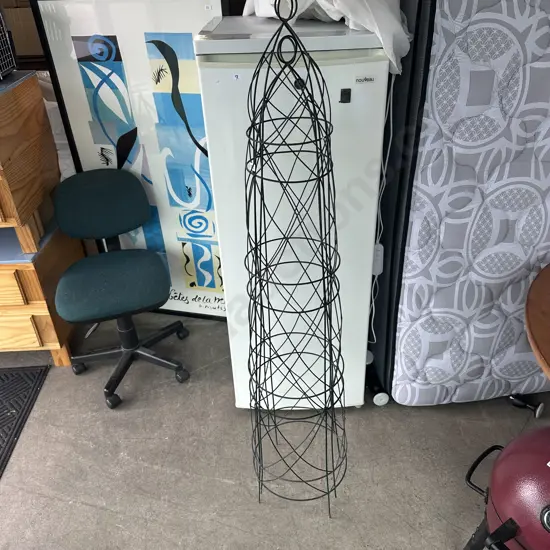 2 wire garden stands