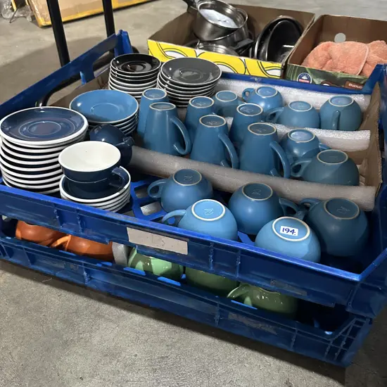 2 trays of cafe ware