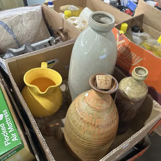 Vases and jug