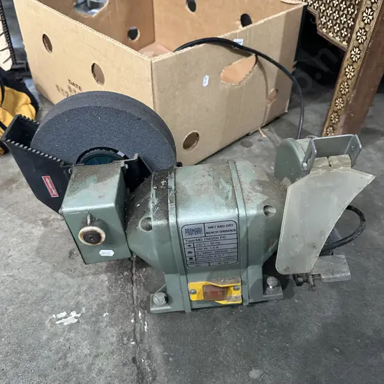 Wet and dry bench grinder