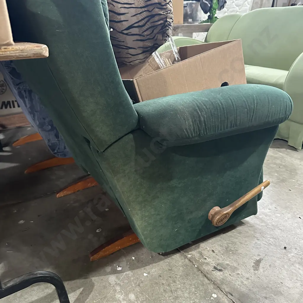 2 lazy boys Image 1++