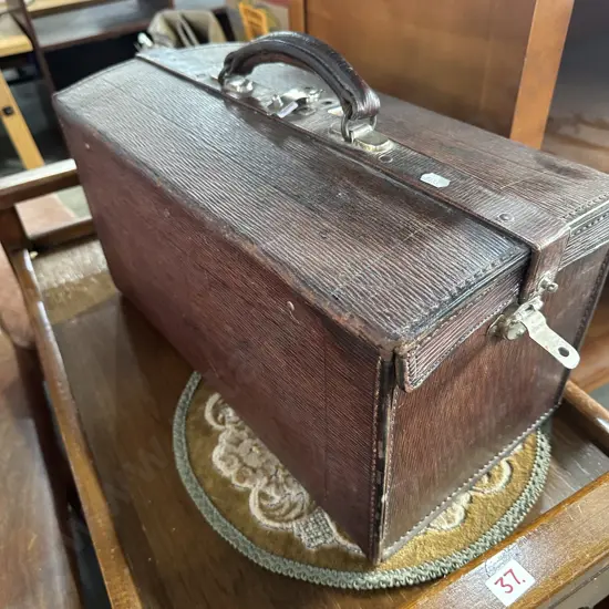 Early leather Gladstone bag