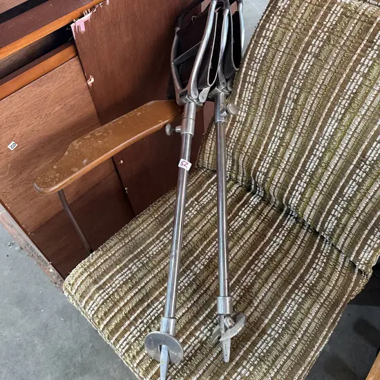 Pr of shooting sticks