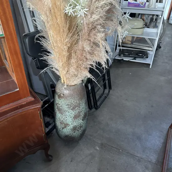 Large damaged floor vase with toitoi and fake flowers