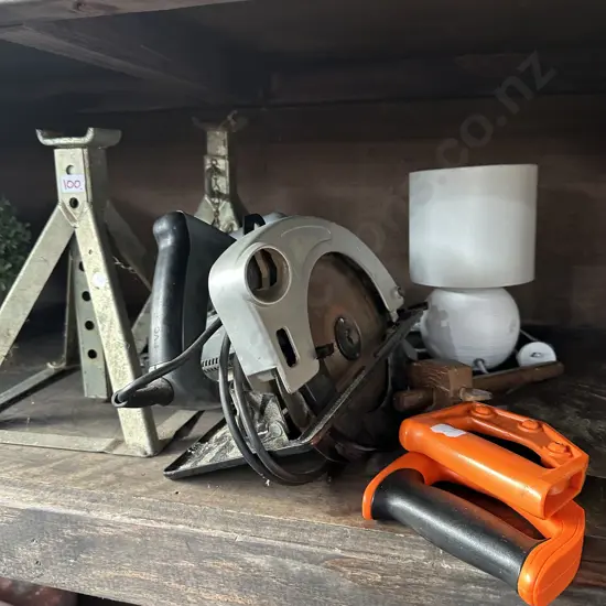 Axel stands, lamp and saws