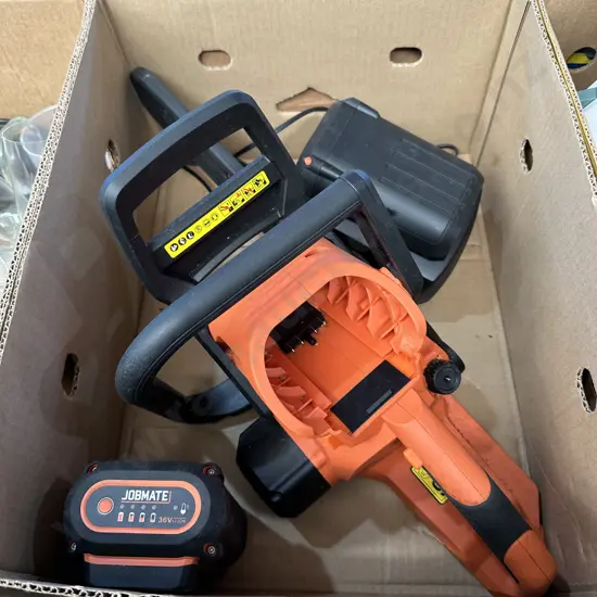 Battery chainsaw