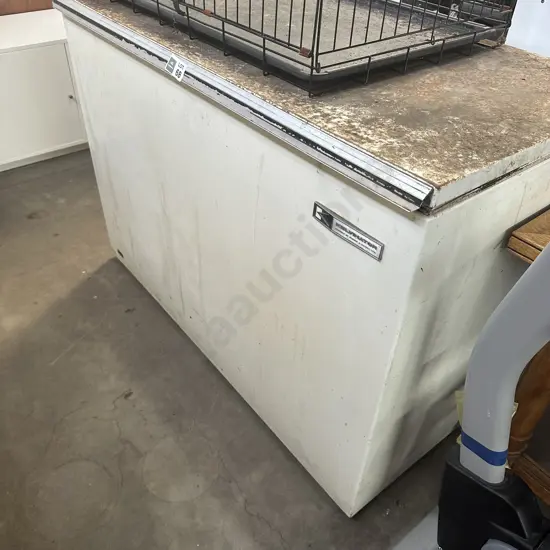 Dog tucker freezer working