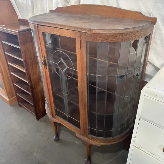 Oak lead light china cabinet (some glass damage )