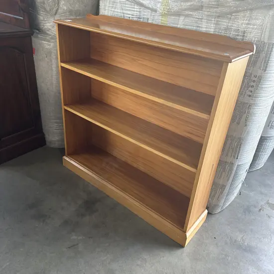 Rimu book shelf- damage