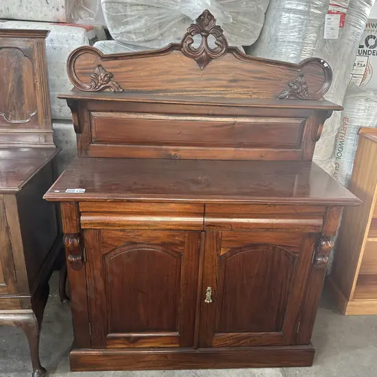 Chiffonier