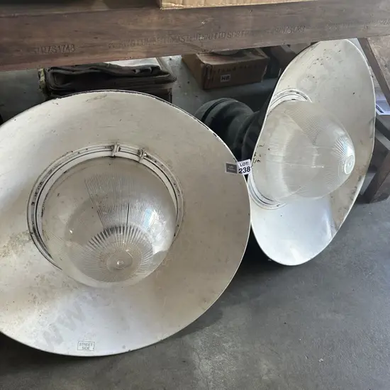 2 vintage lights