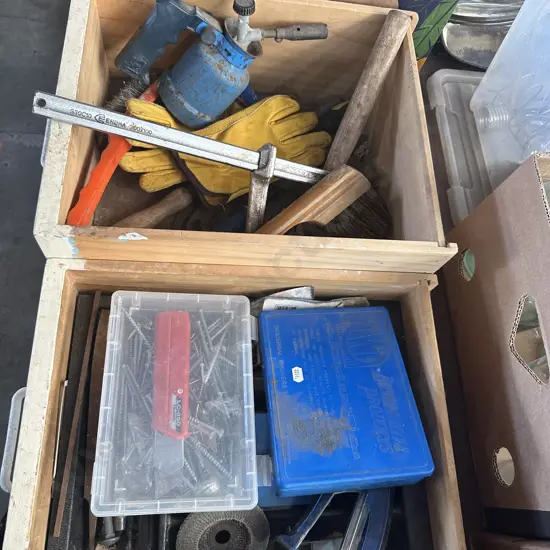 2 drawers of hardware