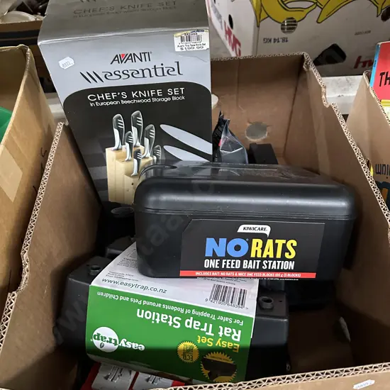 Rat traps and knife set