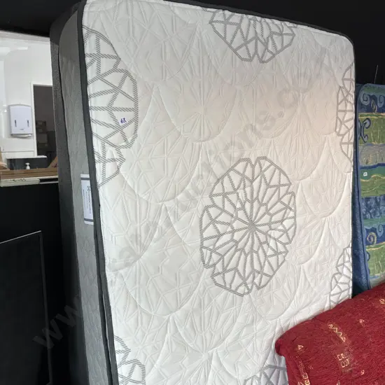 Sealy King single bed - excellent condition