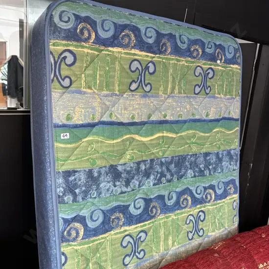 Single bed (plus 2 headboards)