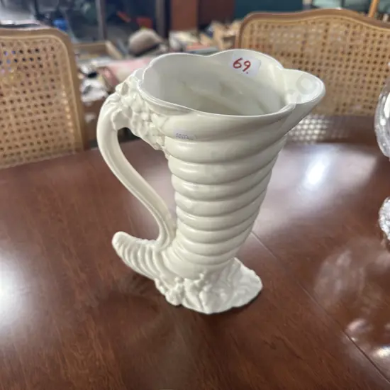 Clarice Cliff vase 22cm