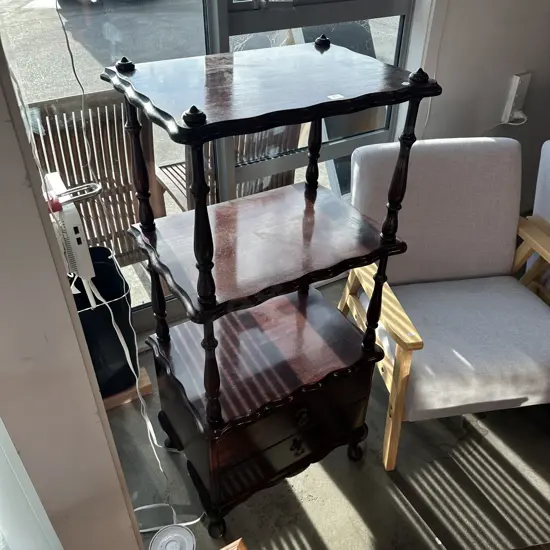 Solid shelf with 2 Drawers