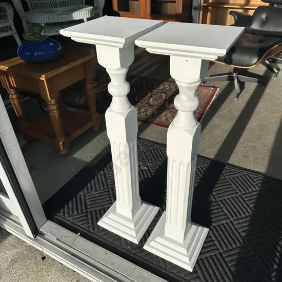 Pair plinths