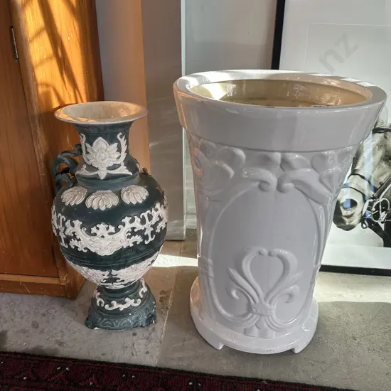 Umbrella stand and floor vase (broken handle)