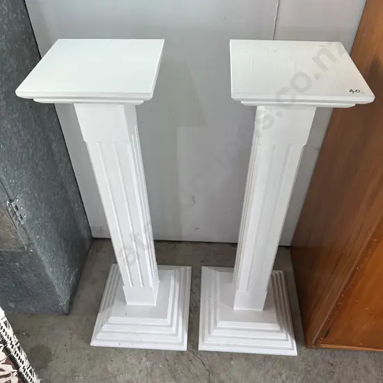 Pair plinths