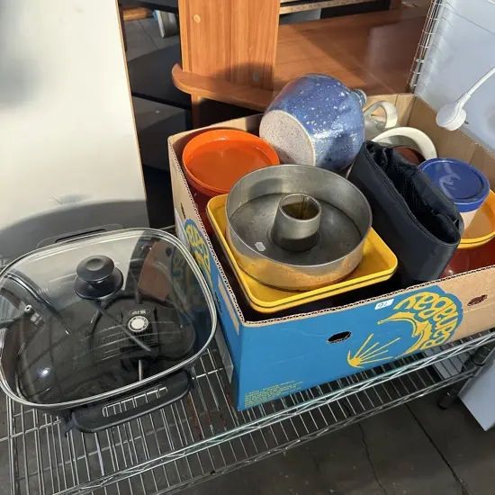 Electric frying pan and box lot