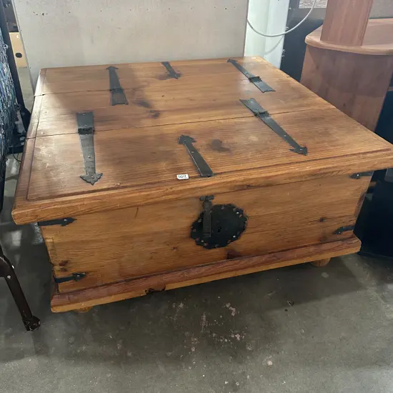 Storage box coffee table