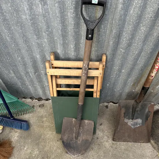 short handle shovel and 2 folding chairs