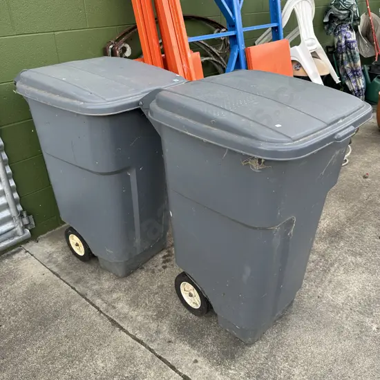 2 x wheely bins