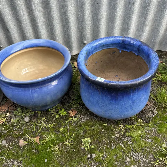pr of blue planters