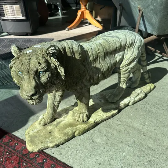 moulded Tiger with good patina (broken tail) 950mm