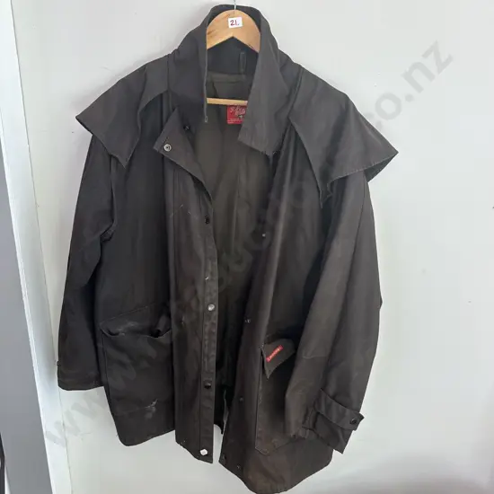 R M Williams coat  "Longhorn"  size XS