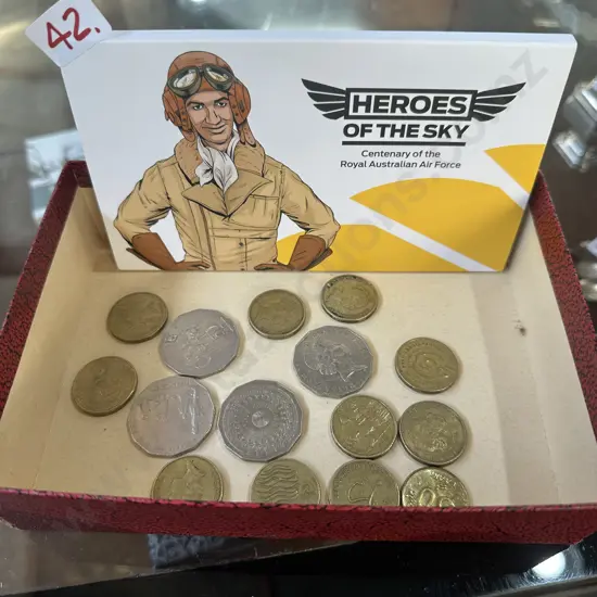 Set of 4 boxed mint coins "Heroes of the sky" plus loose coins