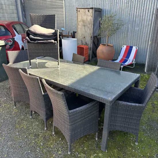 Outdoor table and 8 chairs