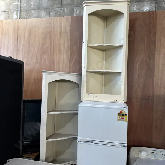 Pr wooden corner shelves