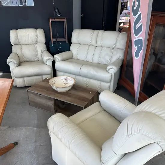 Leather La-Z-Boy suite (average)