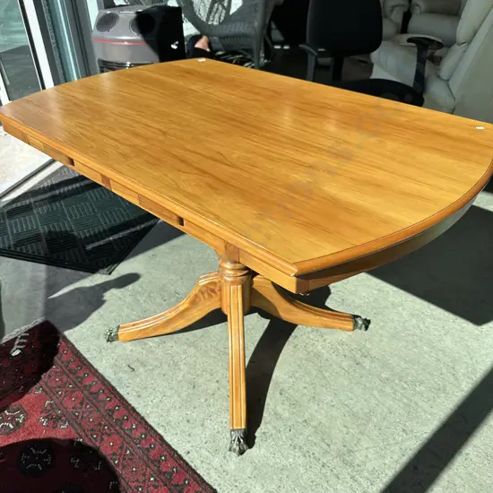 Rimu single pedestal table
