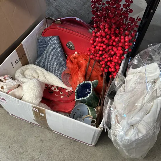 Box lot including Queen Duvet cover set