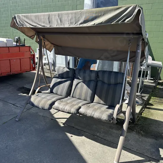 Garden swing seat (has some rust)