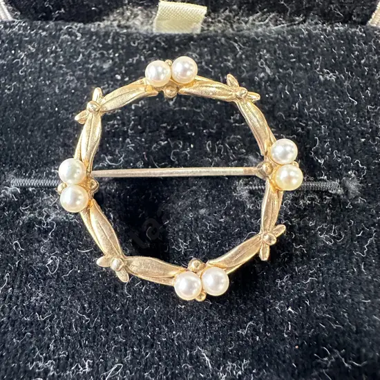 9kt gold & pearl brooch 4.1g