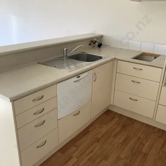 Kitchen plus dish drawer -ready to collect