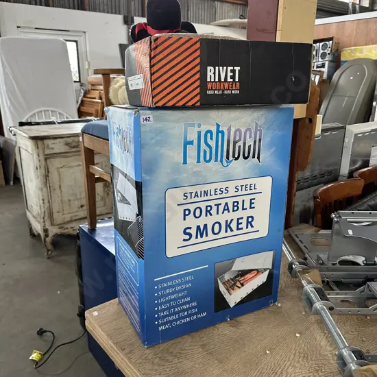 Large fish smoker and wood chip