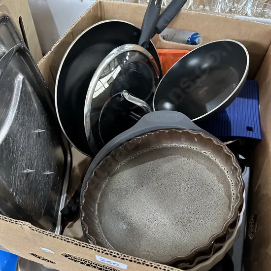 Baking dishes and frying pans etc