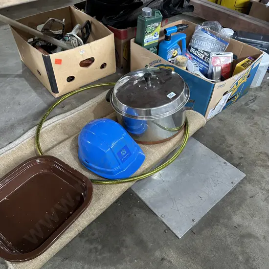 Bay lot, including drill bits