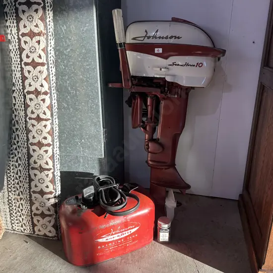Johnson "Sea Horse 10" with original tote - sold as working