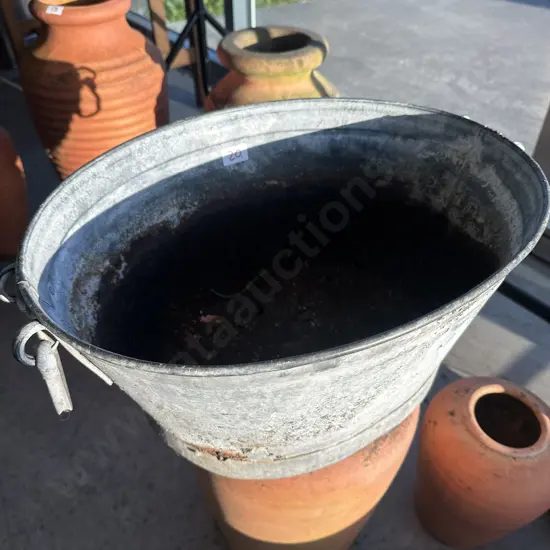 small tin baby bath (rusty base, good for planter)
