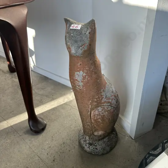 concrete cat 64cm