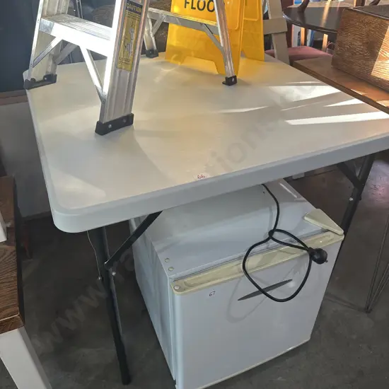 folding table